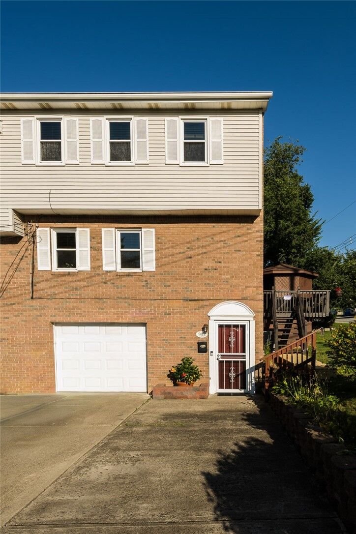 Property Photo:  963 Pittsburgh St  PA 15137 