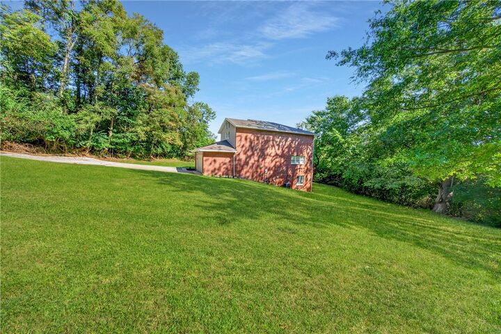 Property Photo:  540 Lisa Dr  PA 15122 