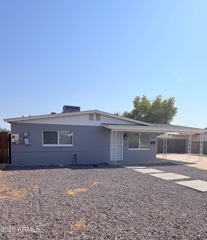 Property Photo: 3033 W Caribbean Lane AZ 85053