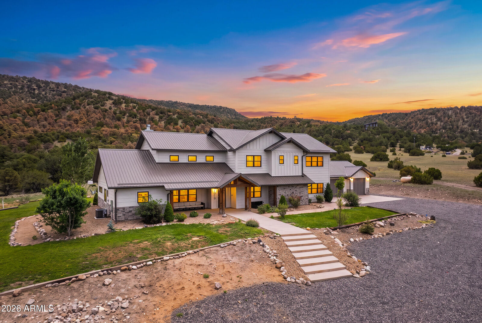 Property Photo:  1019 S Juniper Street  AZ 85925 