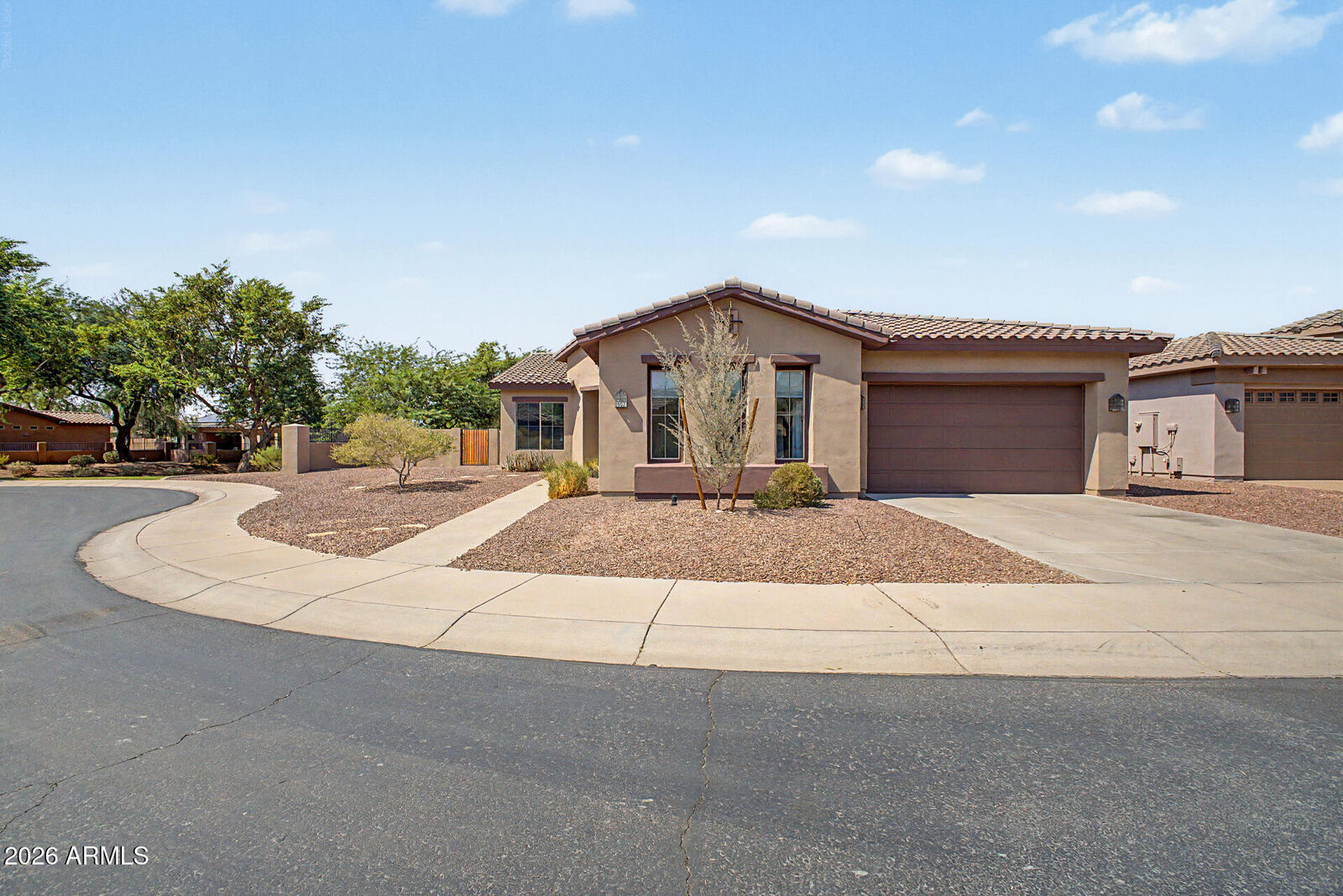 Property Photo: 1902 E Desert Lane AZ 85042
