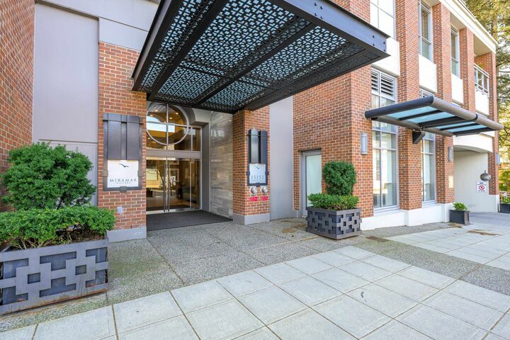 Property Photo:  15152 Russell Avenue 505  BC V4B 0A3 