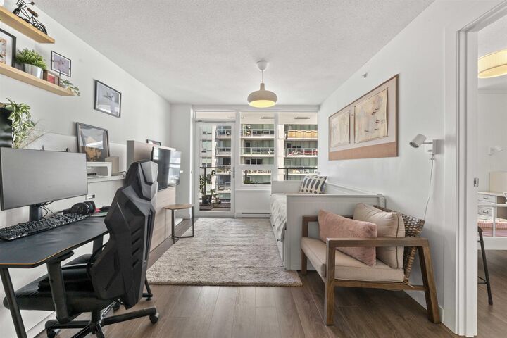 Property Photo:  988 Quayside Drive 1906  BC V3M 0L5 