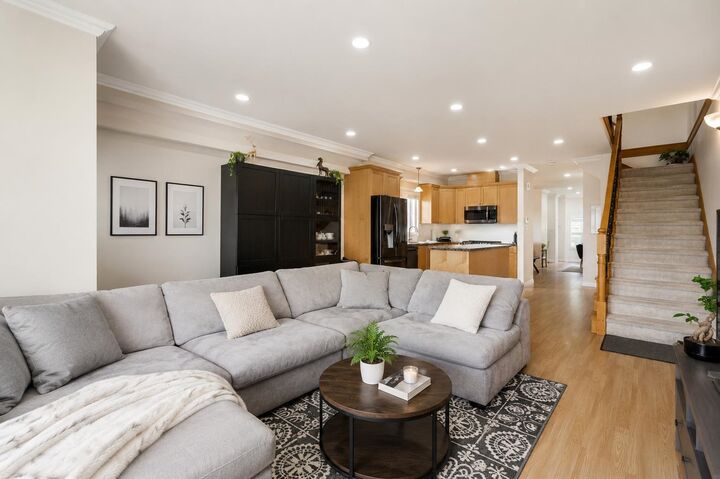 Property Photo: 1124 Rochester Avenue BC V3K 2X4