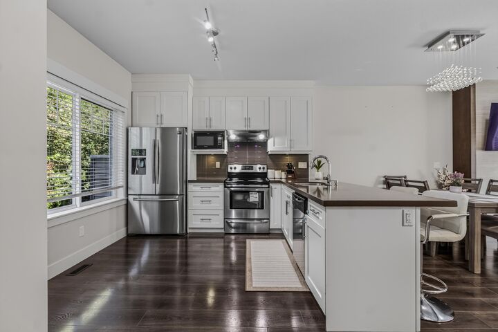 Property Photo: 6971 122 Street 31 BC V3W 1B6