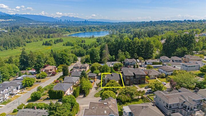 5578 Oakglen Drive — photo 1