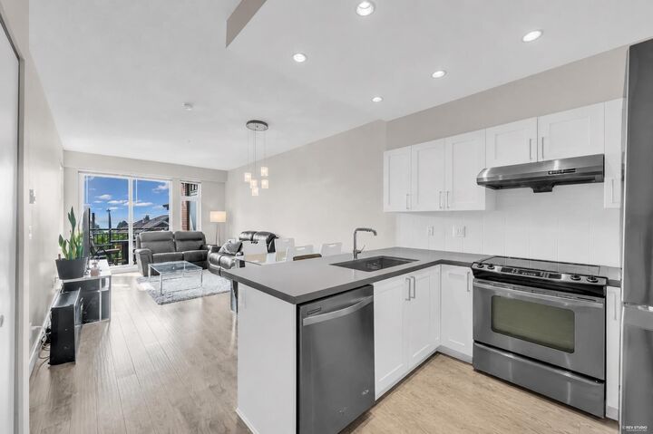 Property Photo: 963 Charland Avenue 2201 BC V3K 0E2