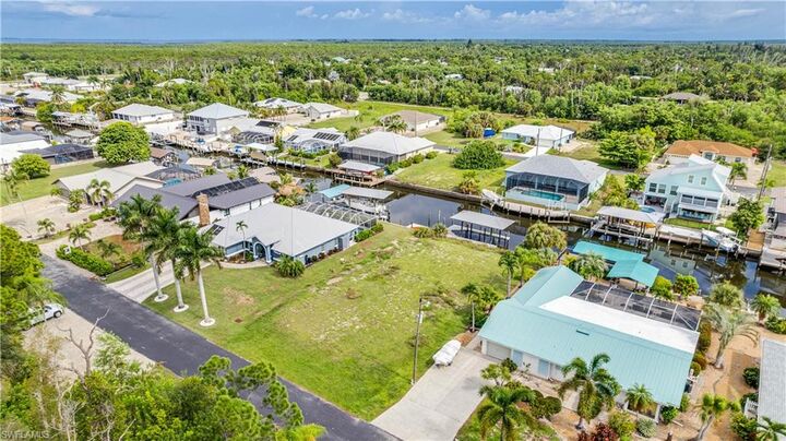 Property Photo: 3606 Pinetree Dr FL 33956