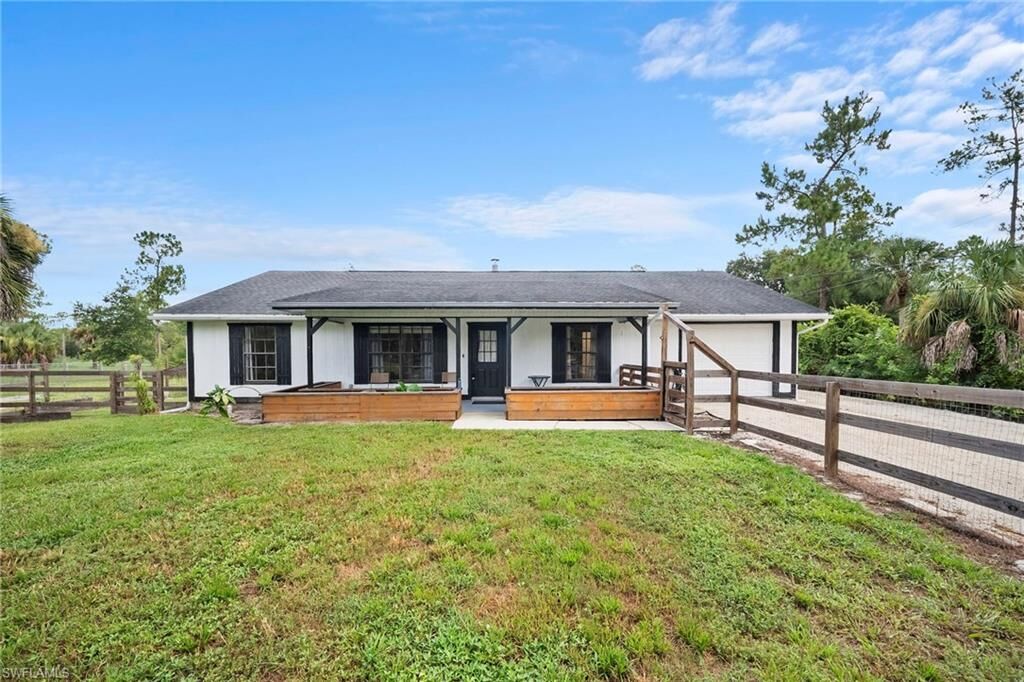 Property Photo: 3691 4th Ave NE FL 34120