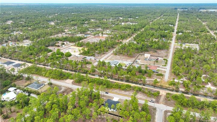 Property Photo:  1113 E 12th St  FL 33972 