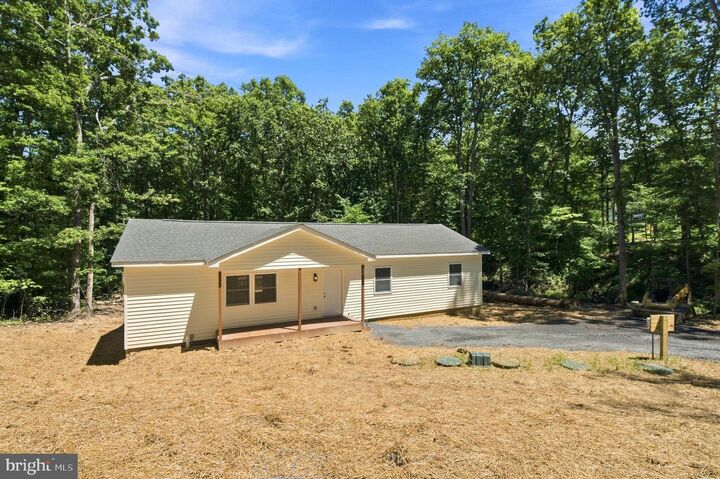 Property Photo: 135 Yarnell Court VA 22630