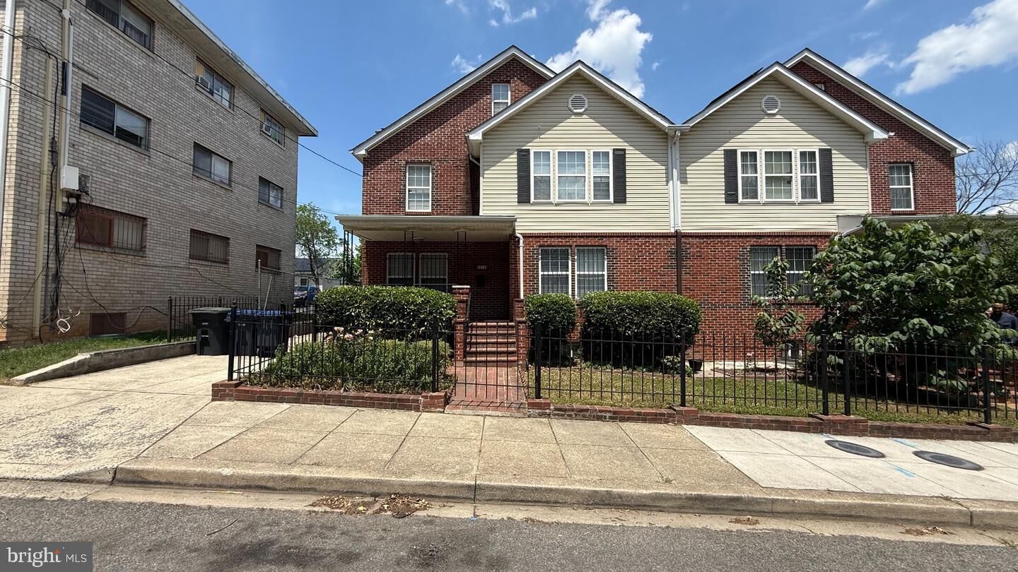 Property Photo: 5212 Astor Place SE DC 20019