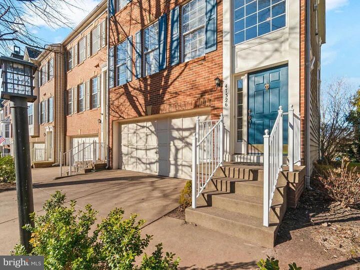 Property Photo: 47326 Sterdley Falls Terrace VA 20165