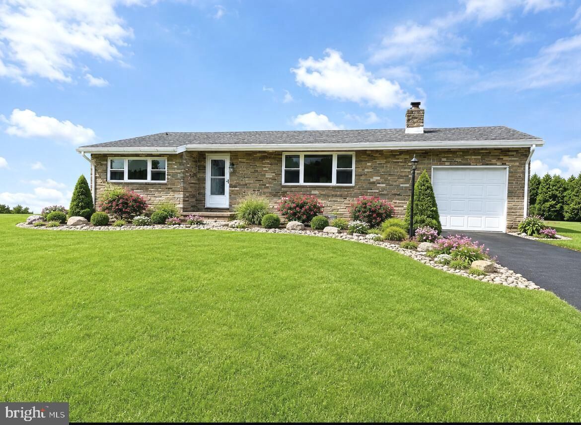 Property Photo:  7049 Lincoln Highway  PA 17364 