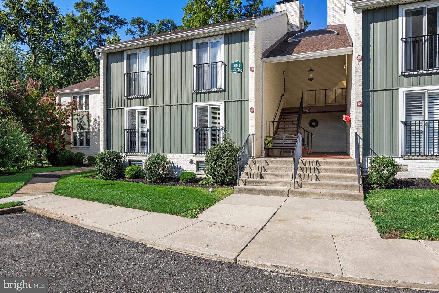 Property Photo:  14 E Close  NJ 08057 