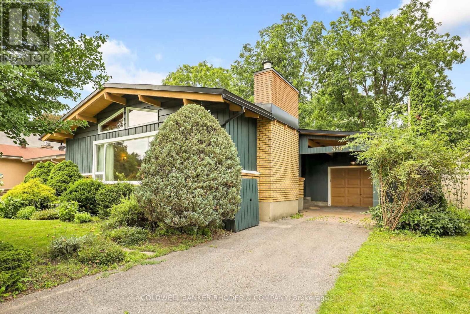 Property Photo: 359 Mountbatten Avenue ON K1H 5W2