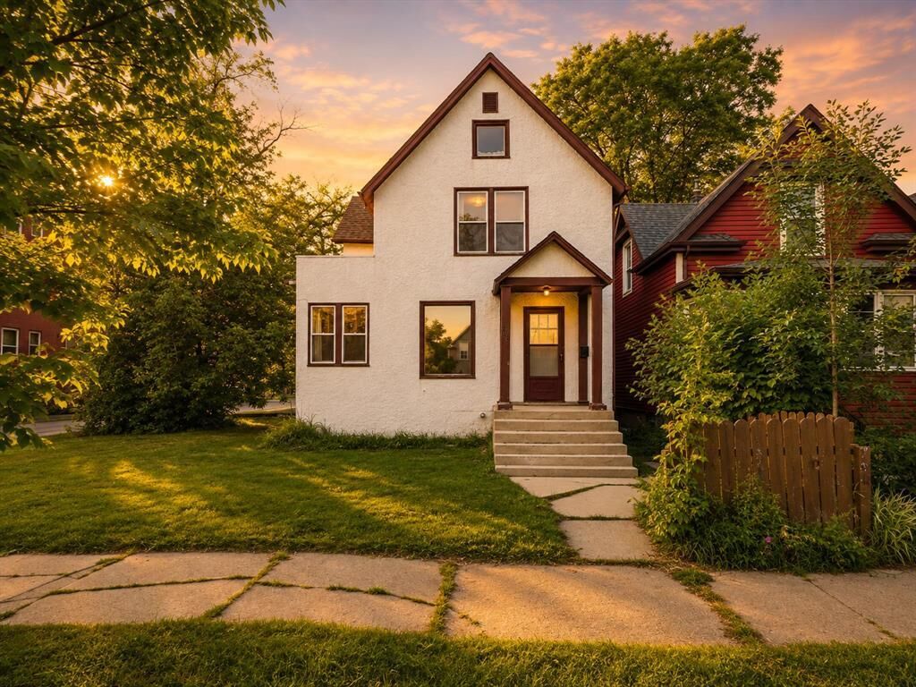 Property Photo:  255 Morley Avenue  MB R3L 0Y2 