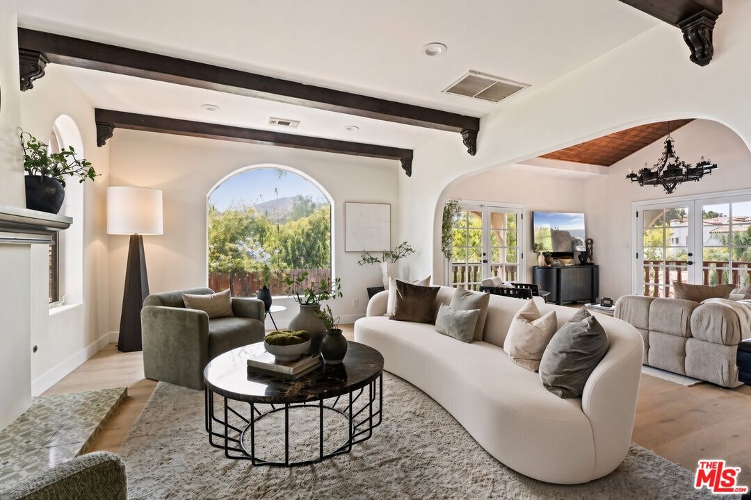 Property Photo: 3249 Bennett Dr CA 90068
