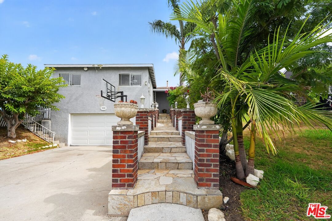 Property Photo:  7615 Kittyhawk Ave  CA 90045 