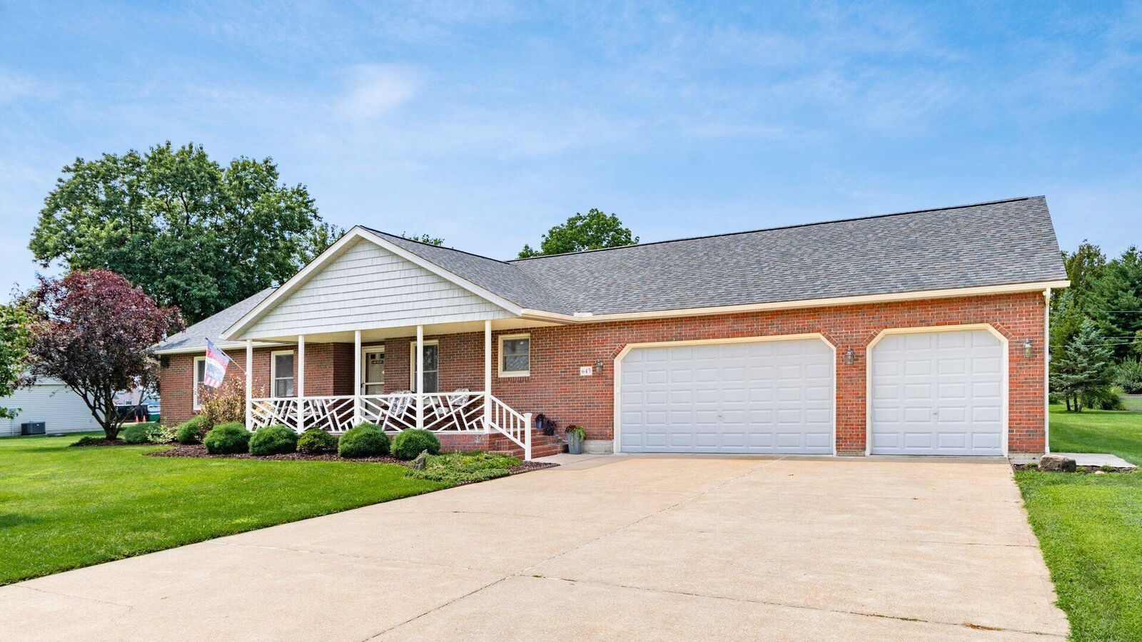 Property Photo: 645 Lakeshore W Drive OH 43025