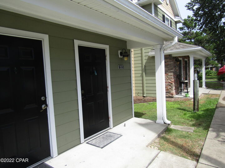 Property Photo: 212 Cape Cod Drive FL 32407