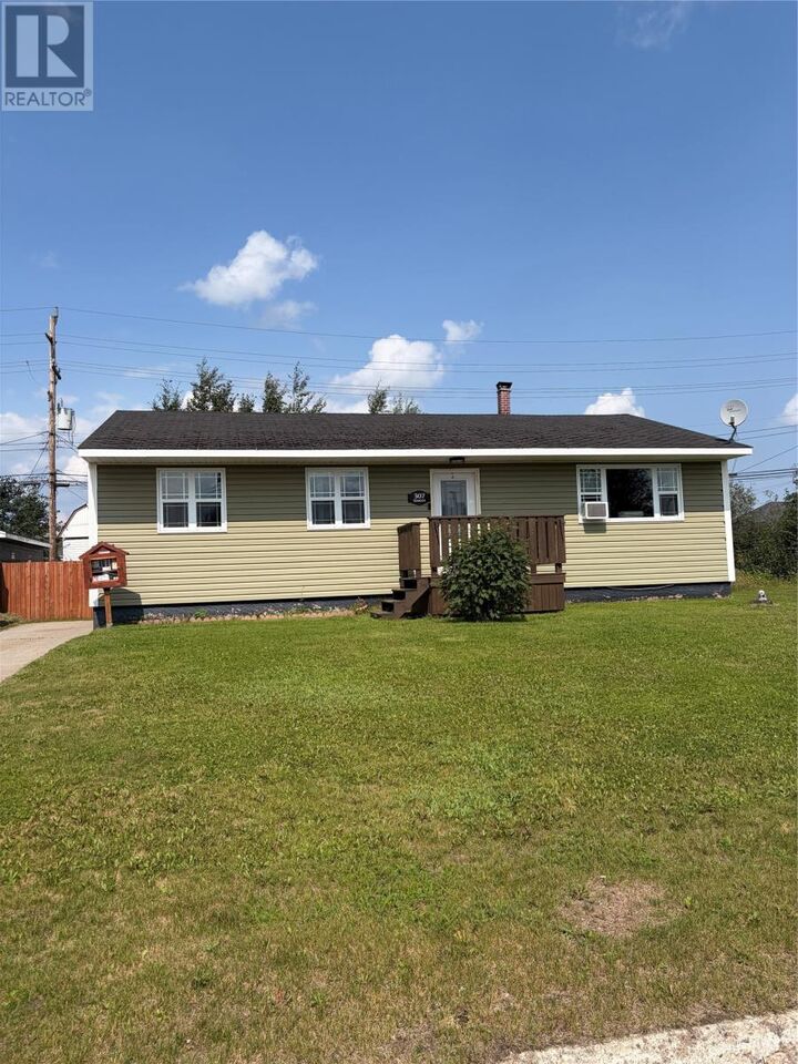 307 Dineen Crescent — photo 1