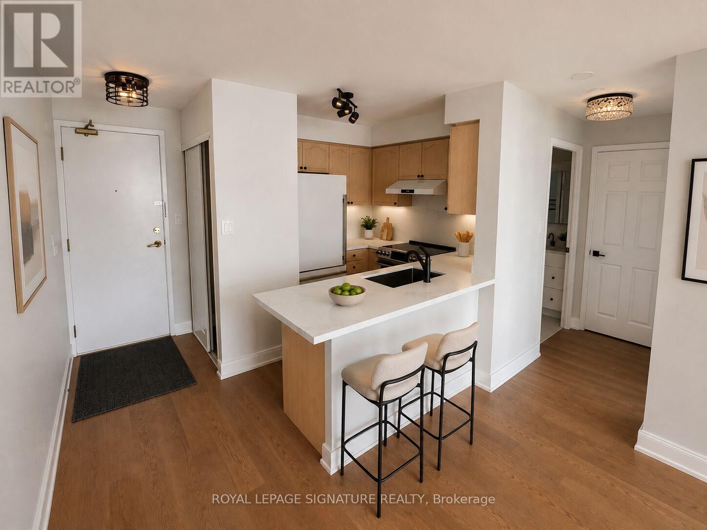 Property Photo: 51 Baffin Court 815 ON L4B 4P6
