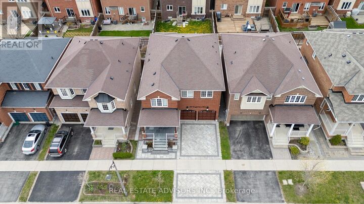 Property Photo: 556 Forsyth Farm Drive ON L4A 0N3
