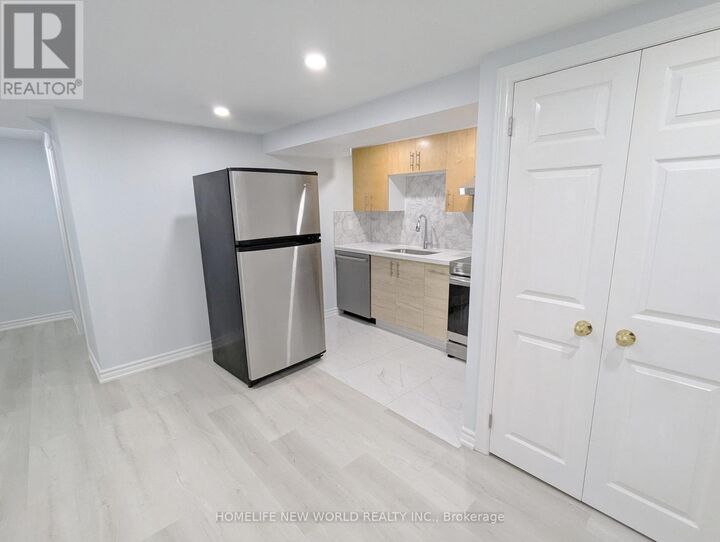Property Photo:  90 Oakvale Avenue Lower  ON M4J 1J1 