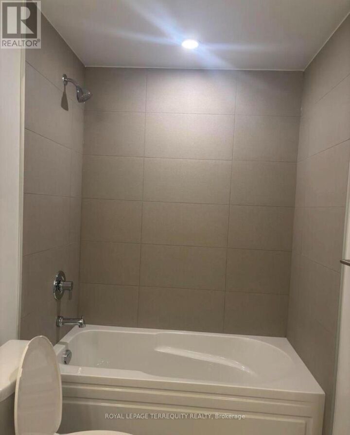 Property Photo: 2545 Simcoe Street North 1106 ON L1H 7K4