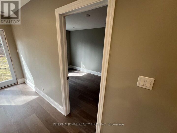 Property Photo: 73 Murray Drive 101 ON L4G 2C2