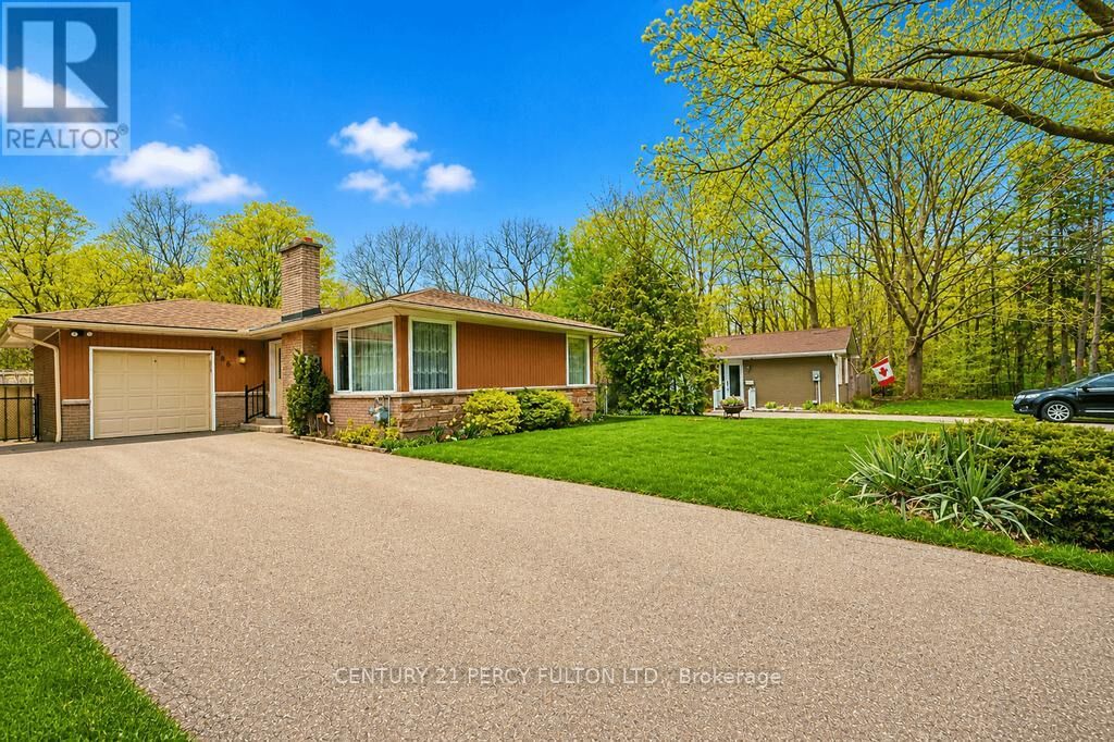 Property Photo: 1386 Forest Glade Road ON L6H 2G3