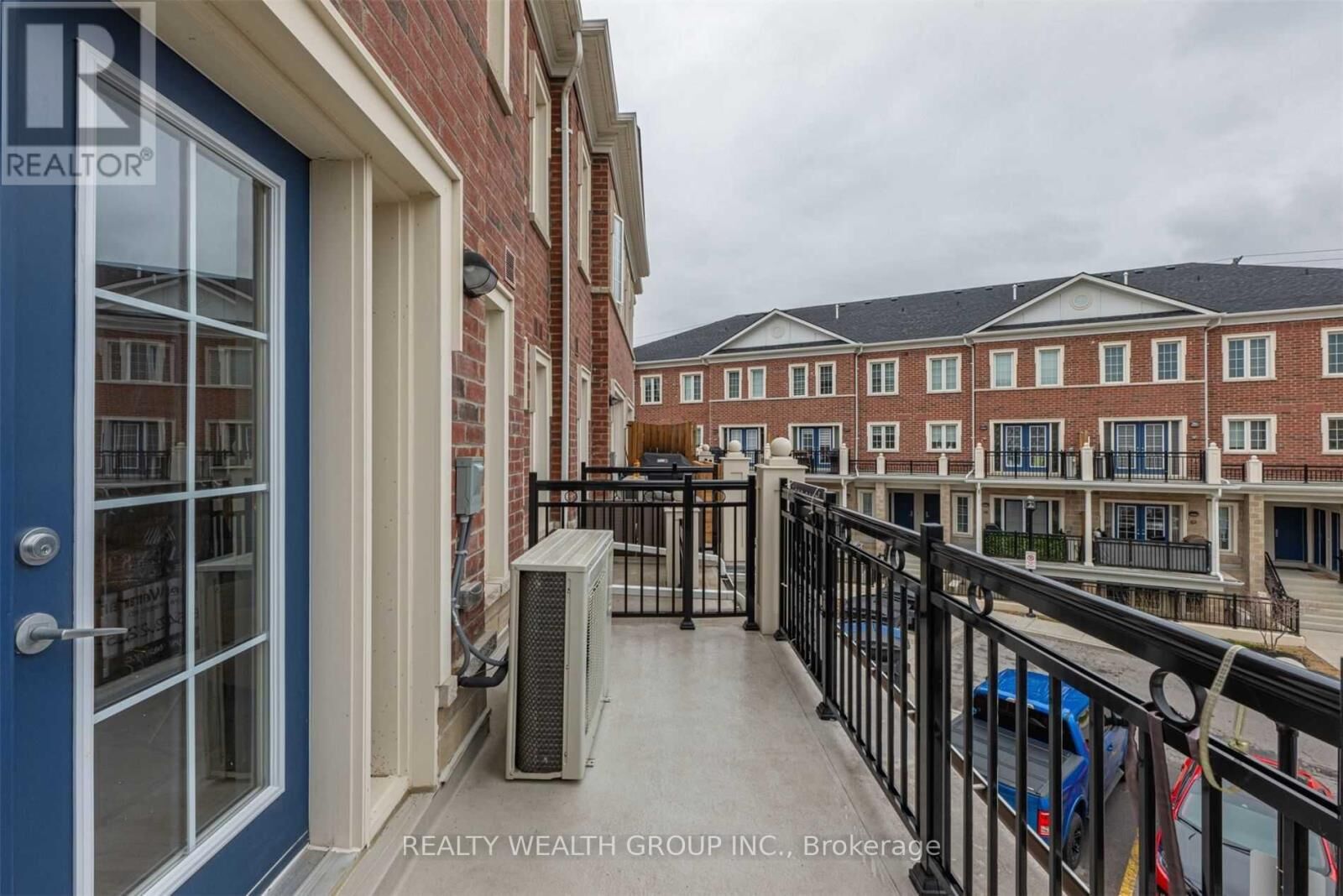 Property Photo: 26 Bruce Street 12 ON L4L 1J4