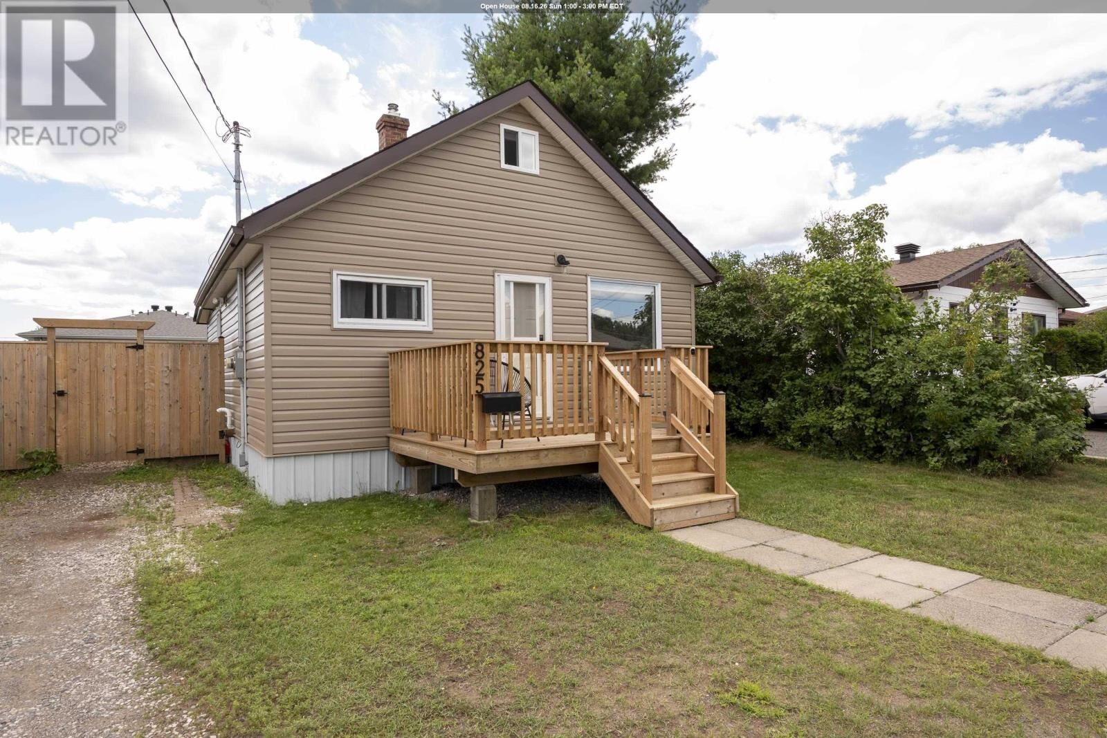 Property Photo:  825 Newport Ave  ON P7A 6J8 