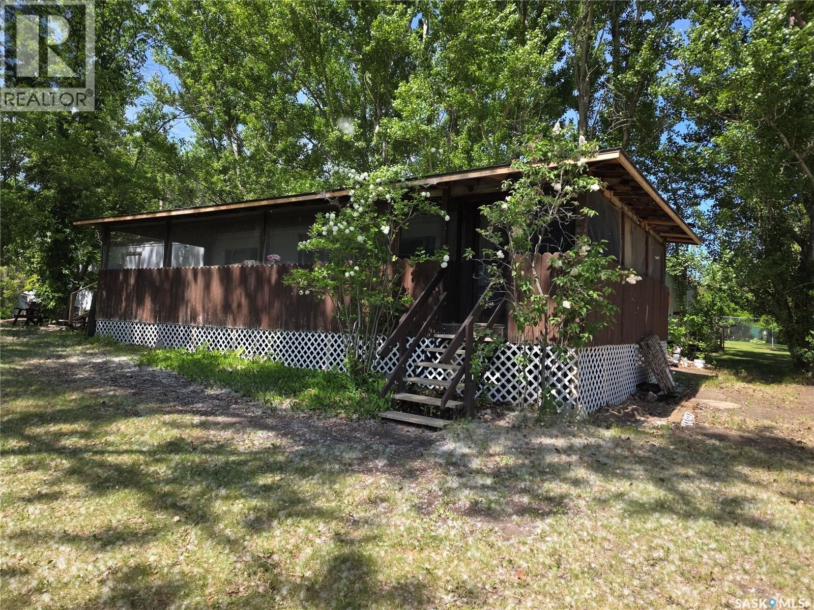 Property Photo: 414 Zealandia Avenue SK S0L 0G0