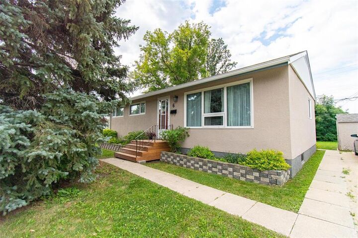 Property Photo: 6 Jemima Bay MB R1A 0E2