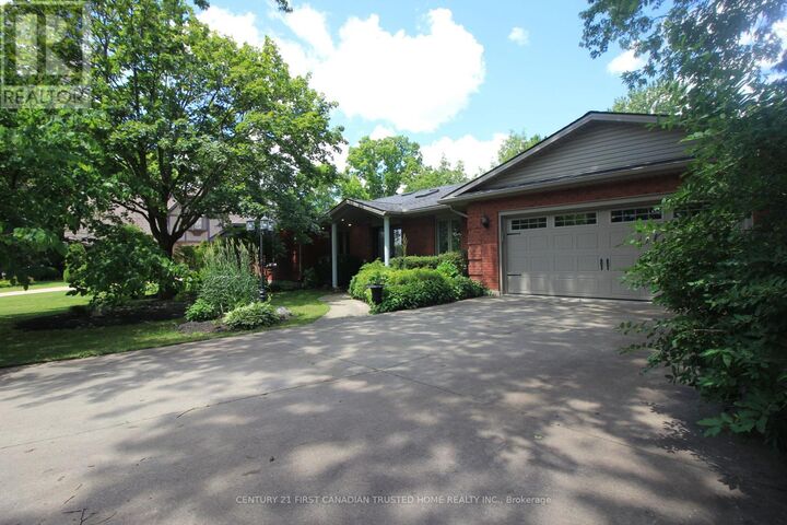 Property Photo:  27 Croydon Drive  ON N0M 1C0 