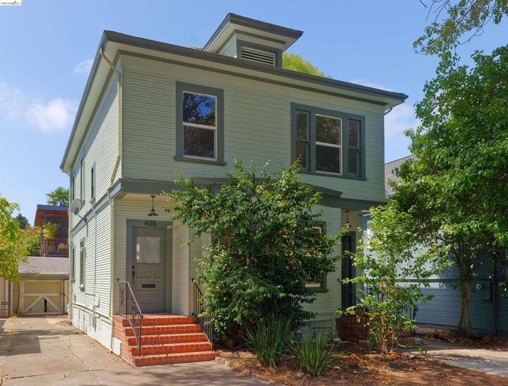 Property Photo: 437 51st St CA 94609