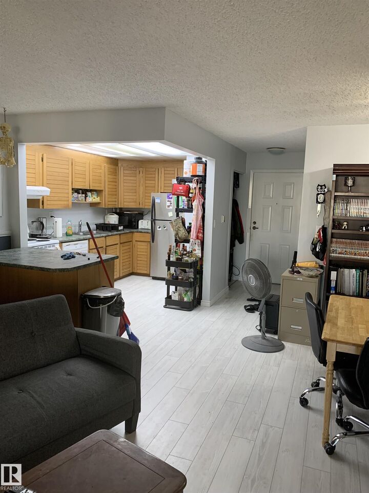 Property Photo: 10421 93 Street NW 302 AB T5H 1X5