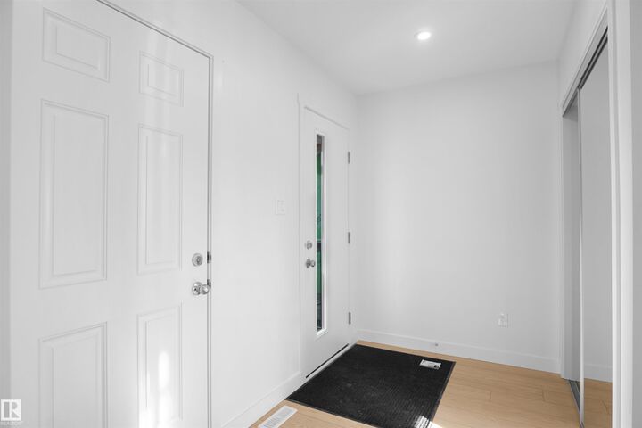 Property Photo:  1537 208 Street NW  AB T6W 5T6 