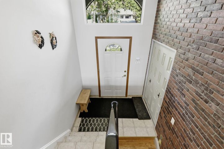 Property Photo: 7 Graham Avenue AB T8N 1T4