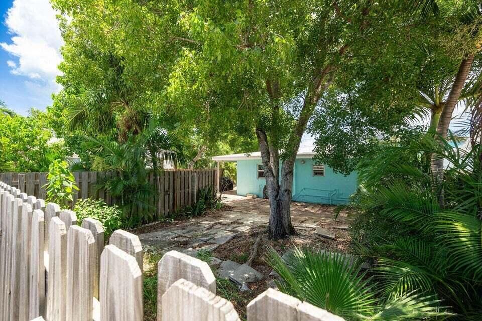 Property Photo: 2309 Patterson Avenue FL 33040
