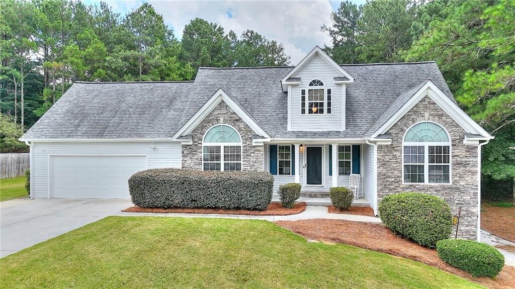 Property Photo:  1106 Caroline Court  GA 30052 