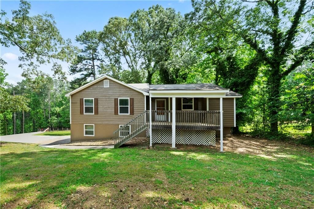 Property Photo: 5405 Iris Drive SW GA 30126