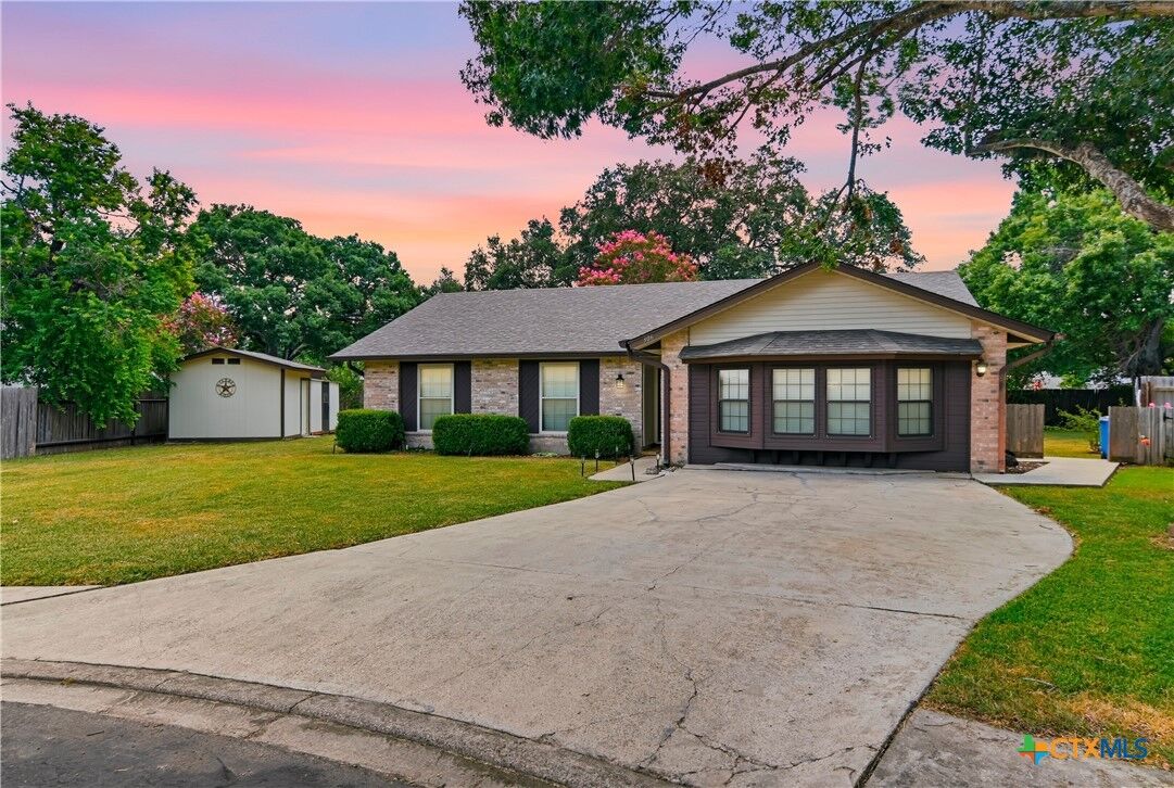 Property Photo: 306 Southwick Circle TX 78155
