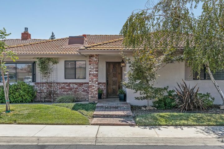 Property Photo: 867 E Frederick Avenue CA 93720