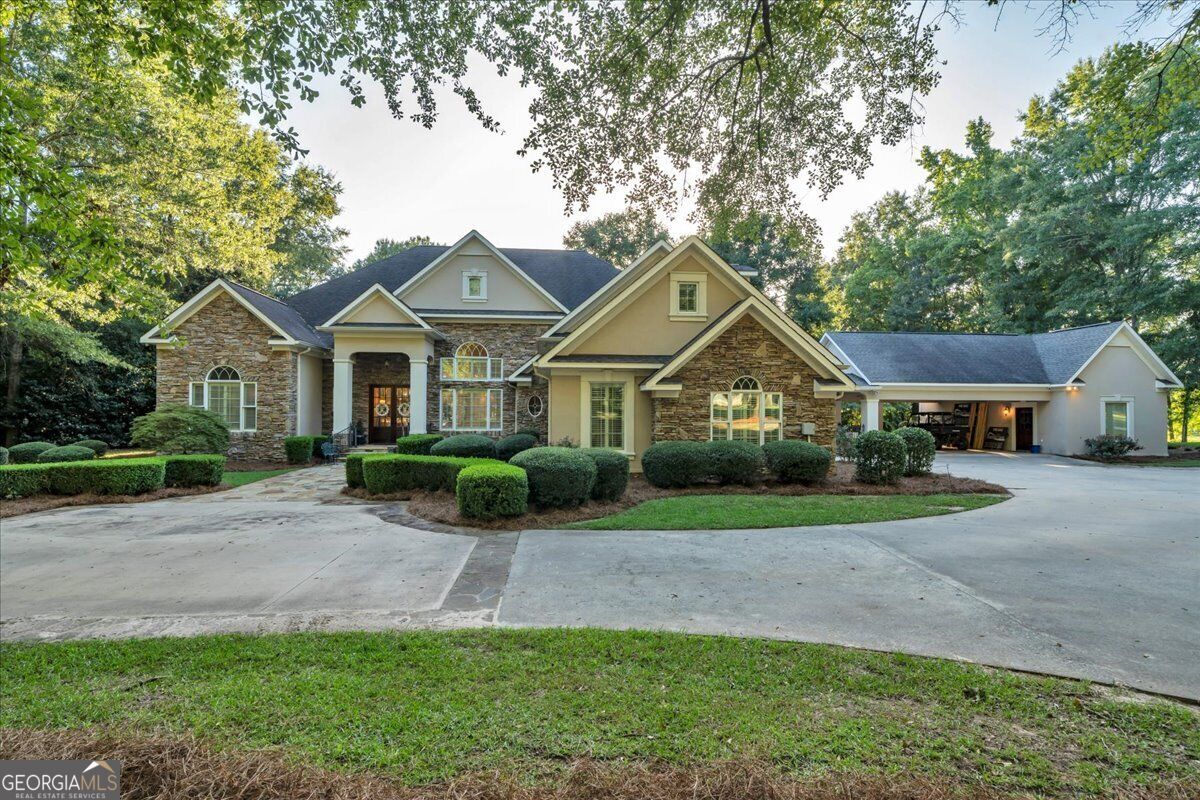 Property Photo:  205 Walton Chase  GA 31069 
