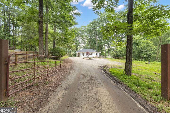 Property Photo:  6290 Cascade Palmetto Highway  GA 30213 