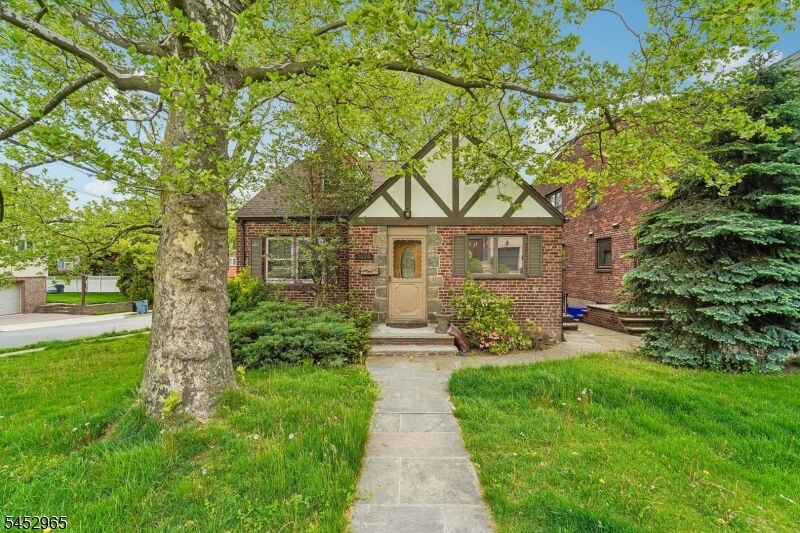 Property Photo: 1030 Jassamine Way NJ 07024