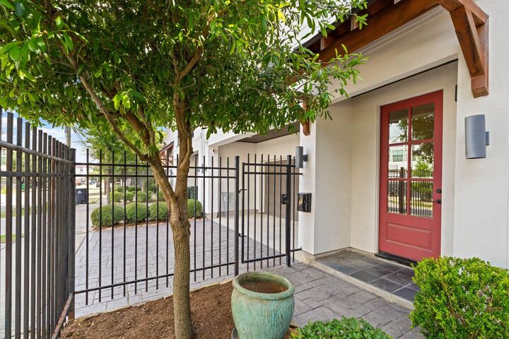 Property Photo: 1502 Nashua Street B TX 77008